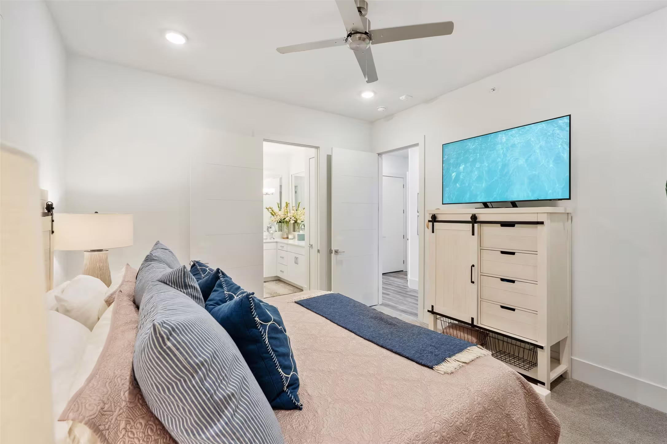 Photo 6 of 199 Waterpoint Court 208, Montgomery, TX