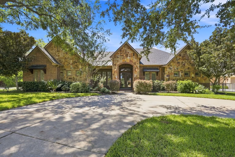 Photo of 5411 Woodbury Street, Weston Lakes, TX