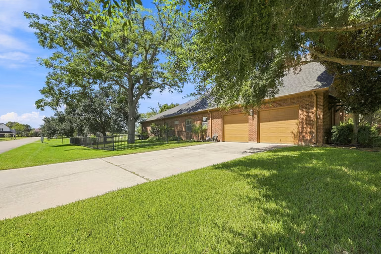 Photo 3 of 5411 Woodbury Street, Weston Lakes, TX