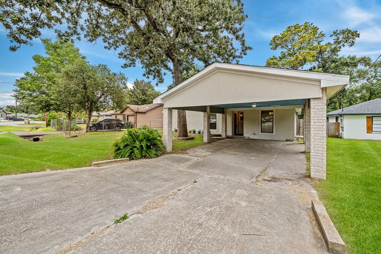 Photo 3 of 5518 Bretshire Drive, Houston, TX