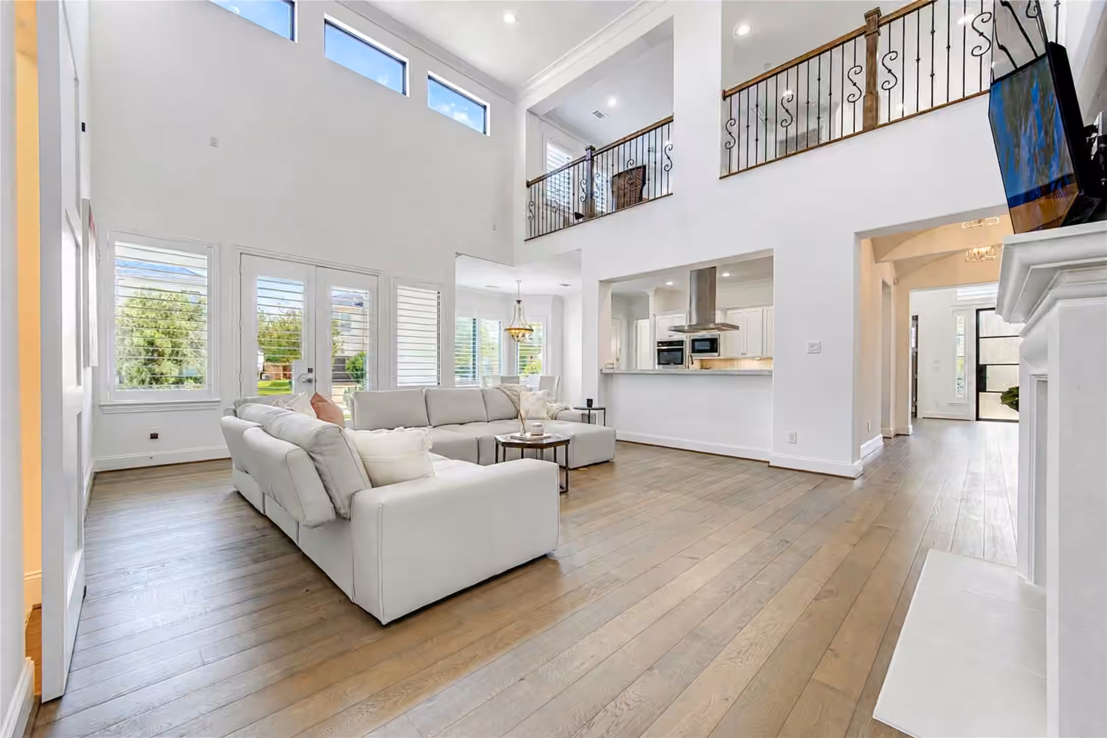 Photo 7 of 2330 Wyndam Heights Lane, Houston, TX