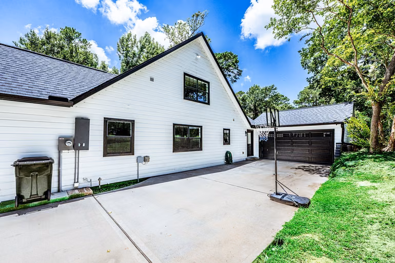 Photo 2 of 2130 Avenue N 1/2, Huntsville, TX