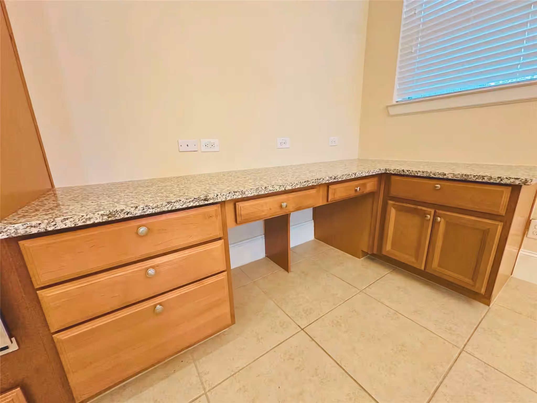 Photo 7 of 8812 Ashbloom Lane, Houston, TX