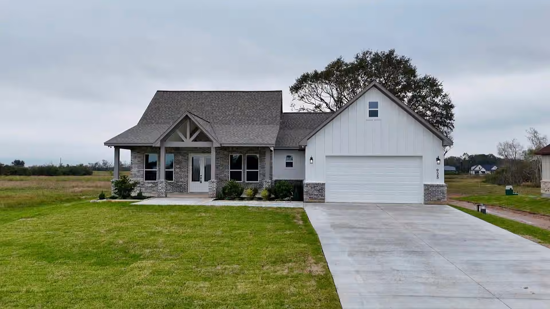 Photo 2 of 925 Buffalo Trail, Angleton, TX