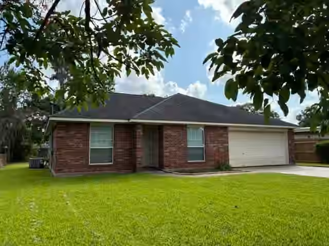 Photo of 910 Old Angleton Road, Clute, TX
