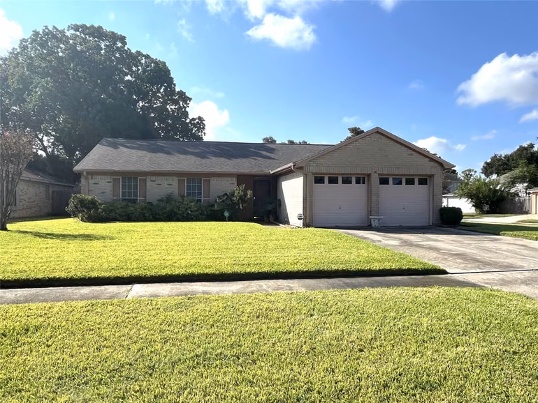 Photo 2 of 10219 Crescent Moon Drive, Houston, TX