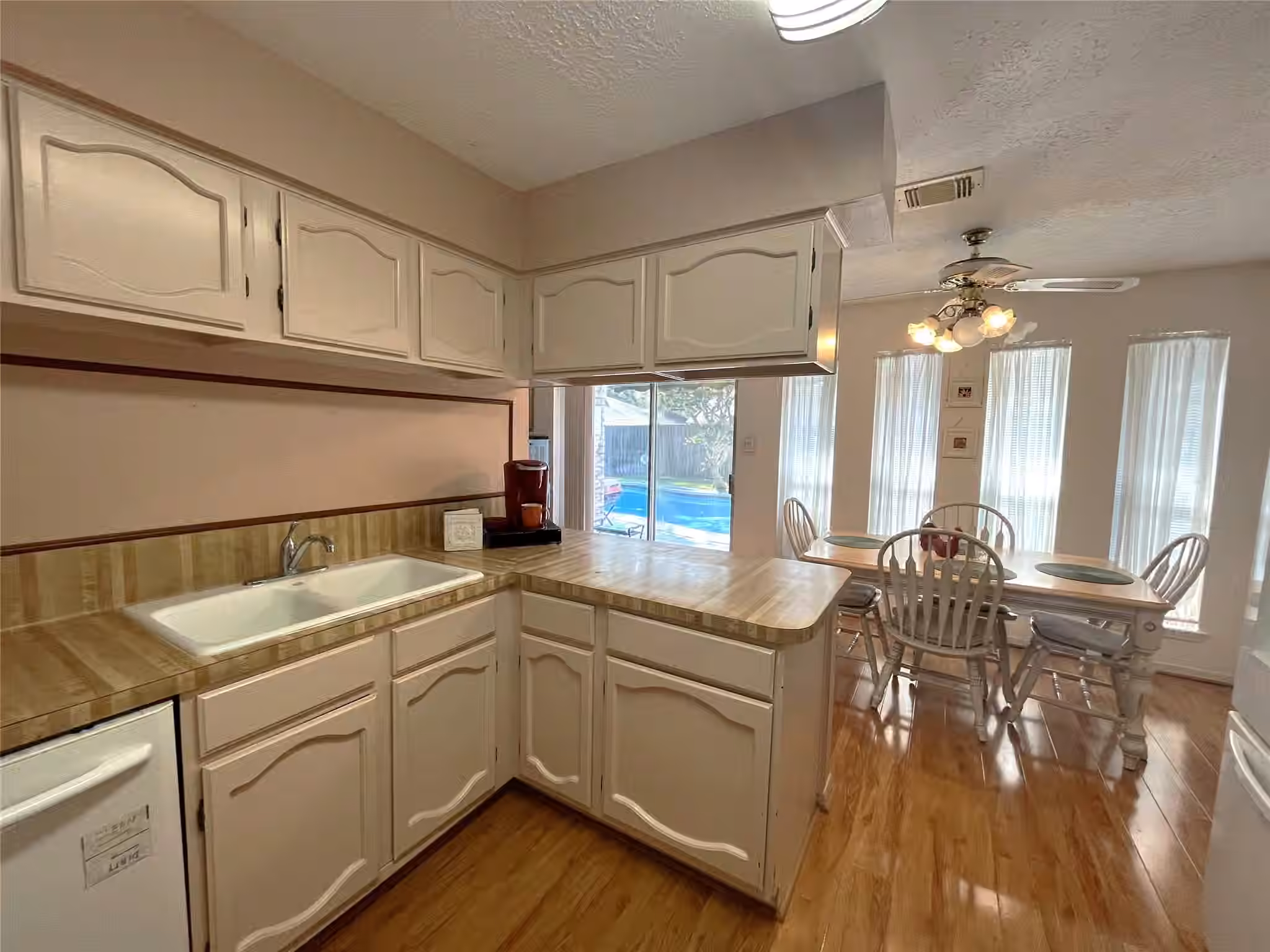 Photo 7 of 10219 Crescent Moon Drive, Houston, TX