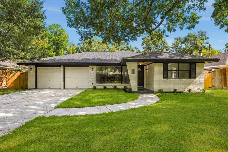 Photo of 5322 Briarbend Drive, Houston, TX