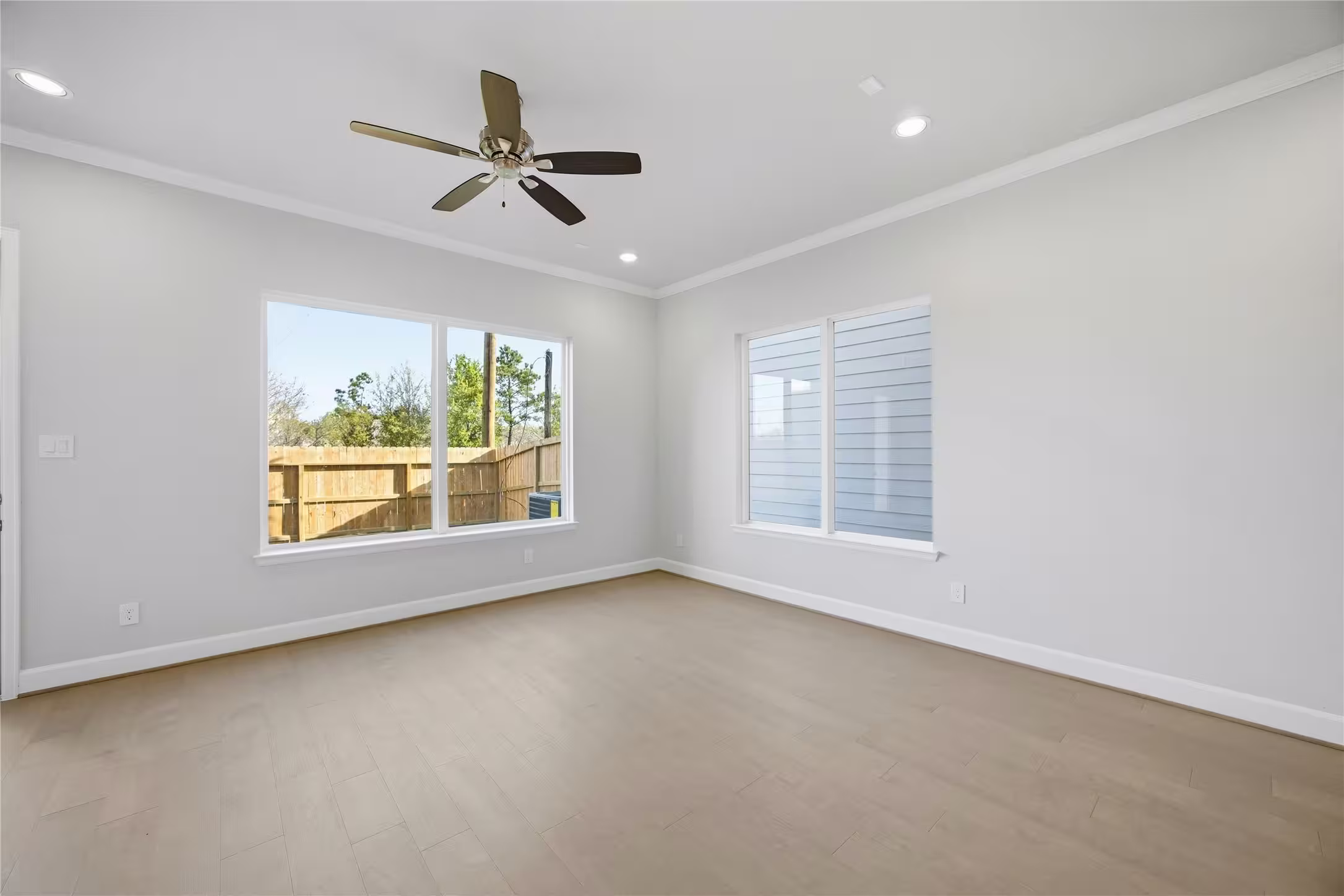 Photo 3 of 5668 Nolda Street, Houston, TX