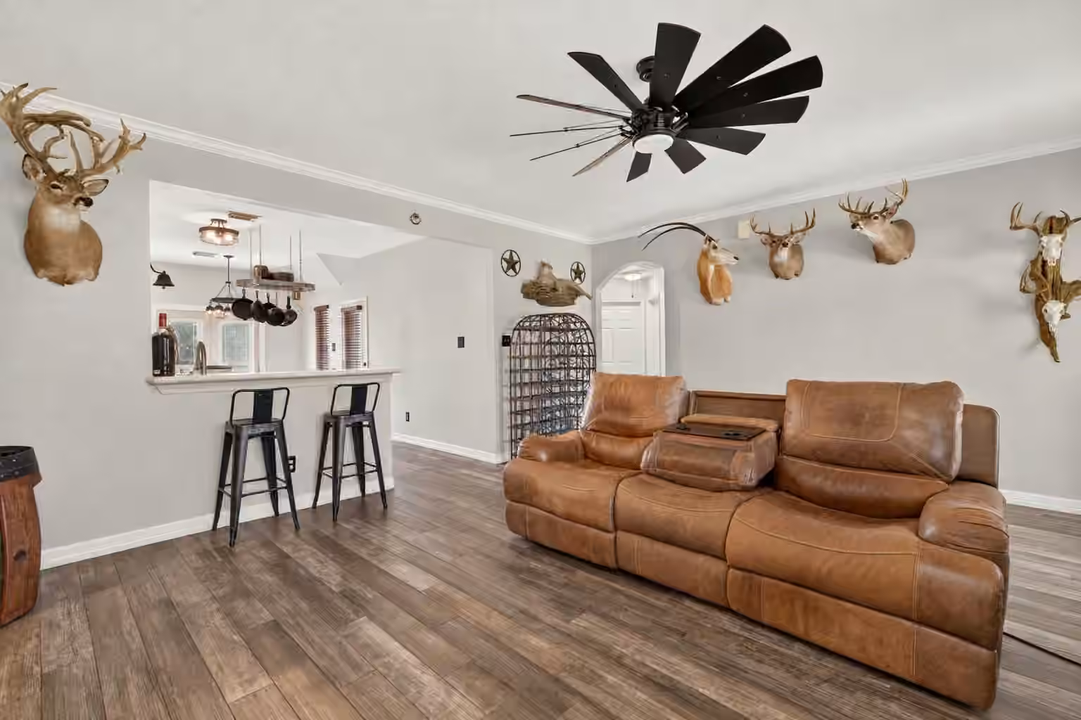 Photo 6 of 4933 1/2 Powers Ln, Alvin, TX