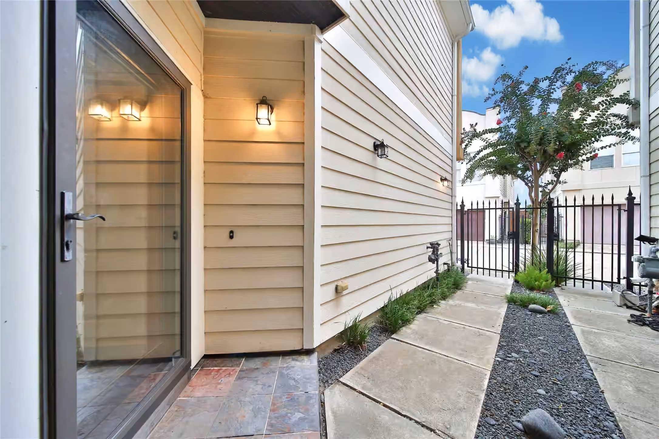 Photo 2 of 108 Riley Lane, Houston, TX