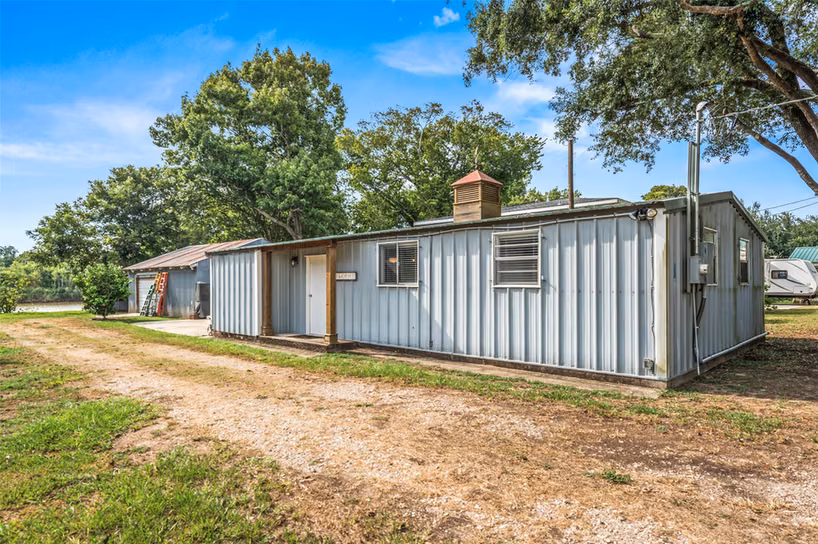 Photo 3 of 1402 County Road 243, Bay City, TX