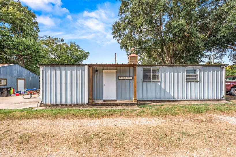 Photo 4 of 1402 County Road 243, Bay City, TX