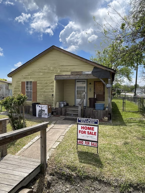 Photo of 2202 Jones Road, Baytown, TX 77521