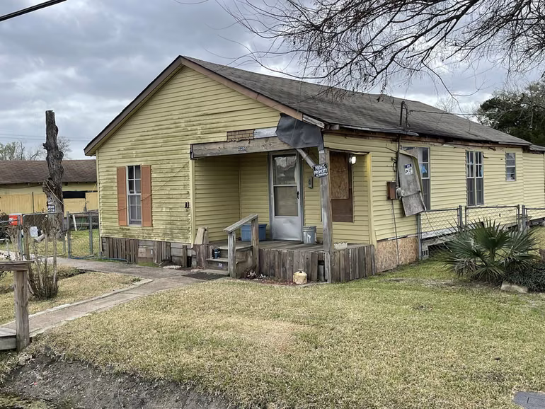 Photo 3 of 2202 Jones Road, Baytown, TX