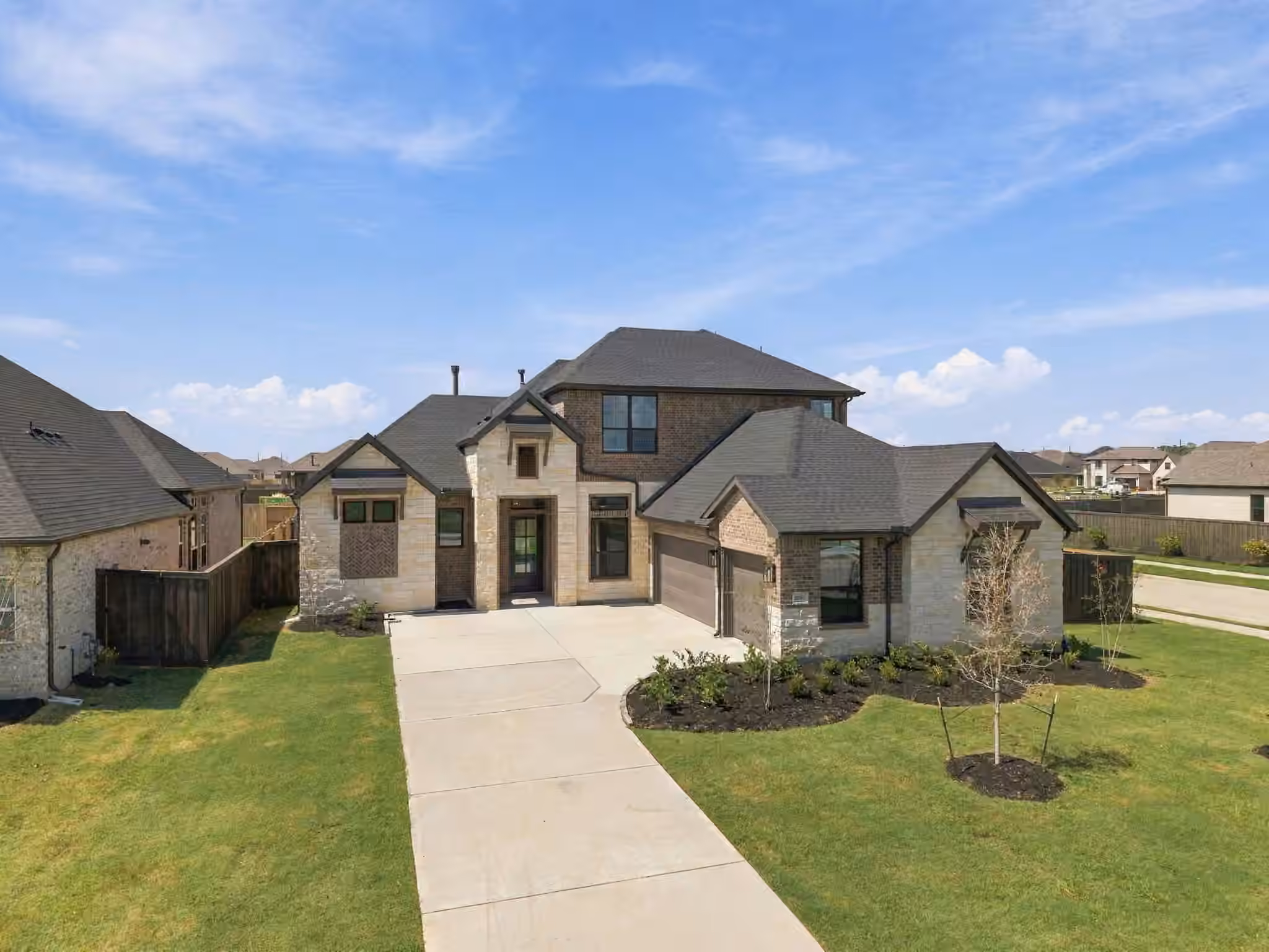 Photo 2 of 12055 Lake View Boulevard, Mont Belvieu, TX
