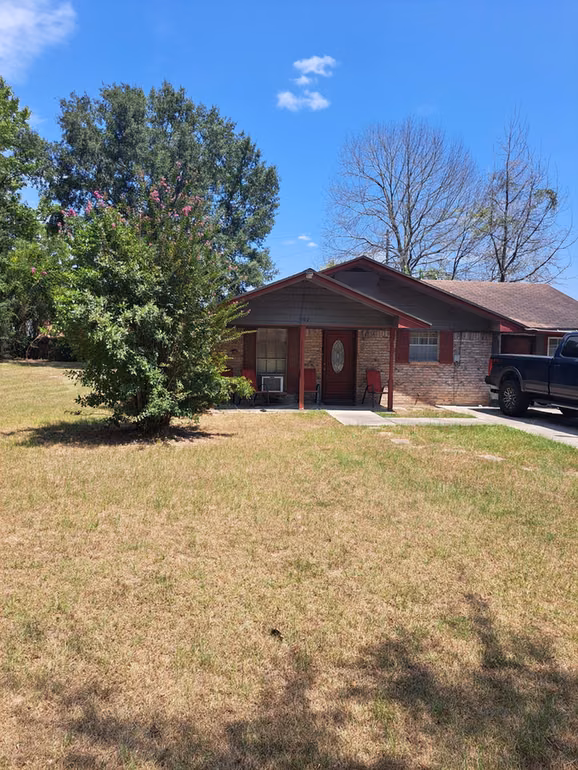 Photo of 102 Amanda Street, Conroe, TX 77304