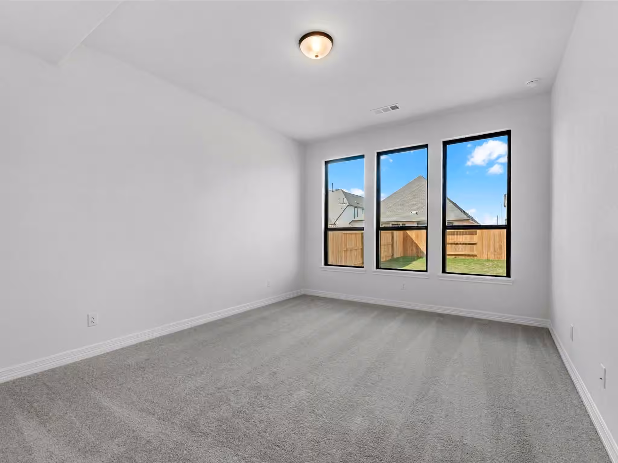 Photo 5 of 14802 Mission Avenue, Mont Belvieu, TX