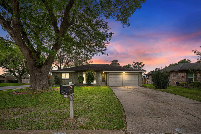 Photo of 6230 Knollwest Drive, Houston, TX