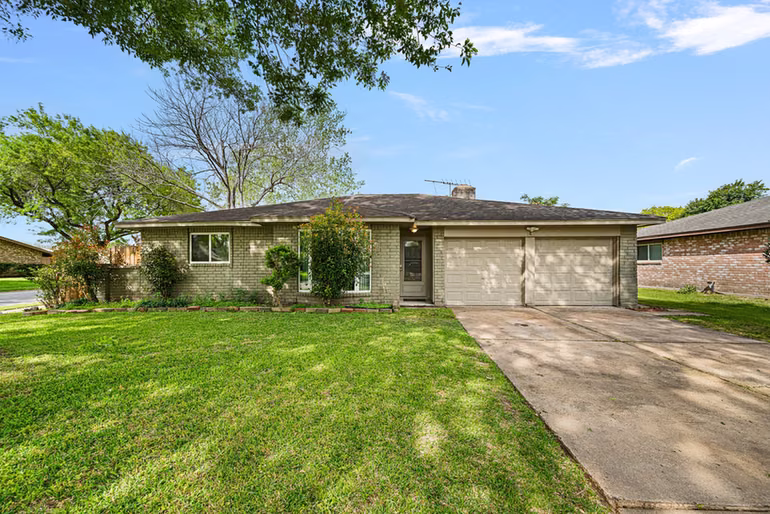 Photo 2 of 6230 Knollwest Drive, Houston, TX