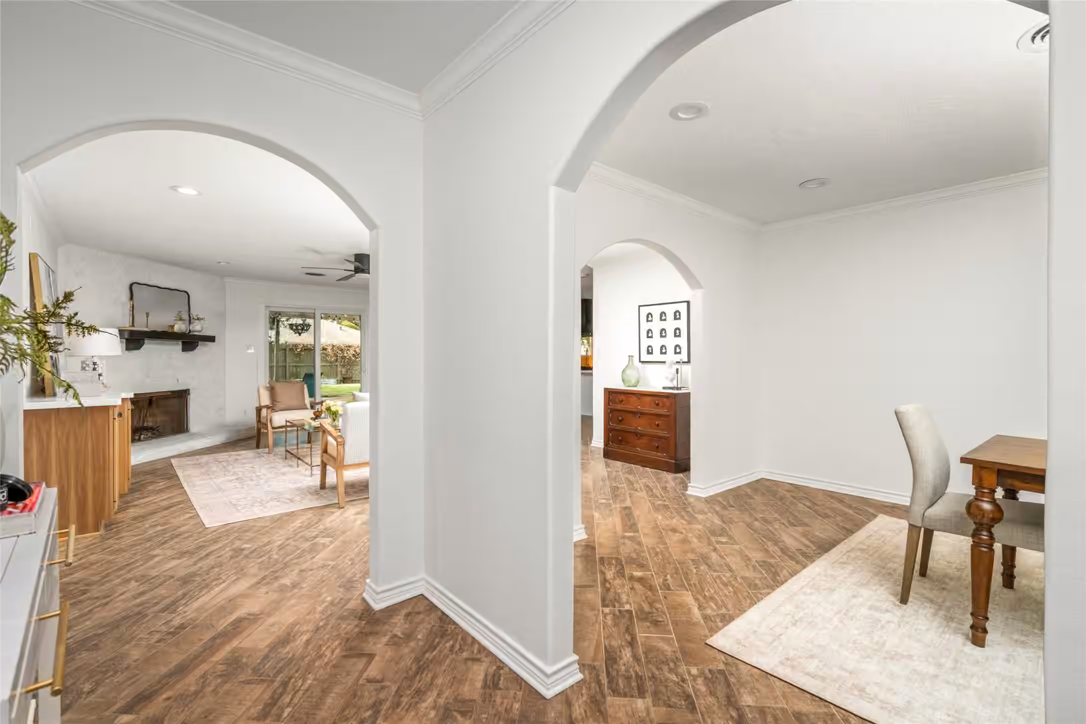 Photo 4 of 10519 Londonderry Drive, Houston, TX
