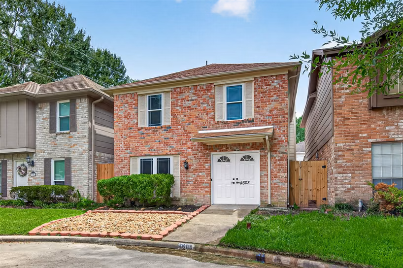 Photo 3 of 4603 Cashel Castle Drive, Houston, TX