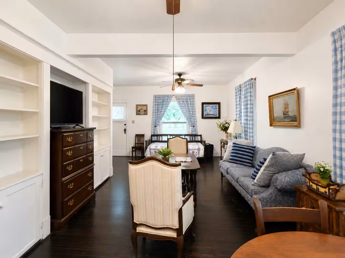 Photo 5 of 1012 W Adoue Street, Alvin, TX