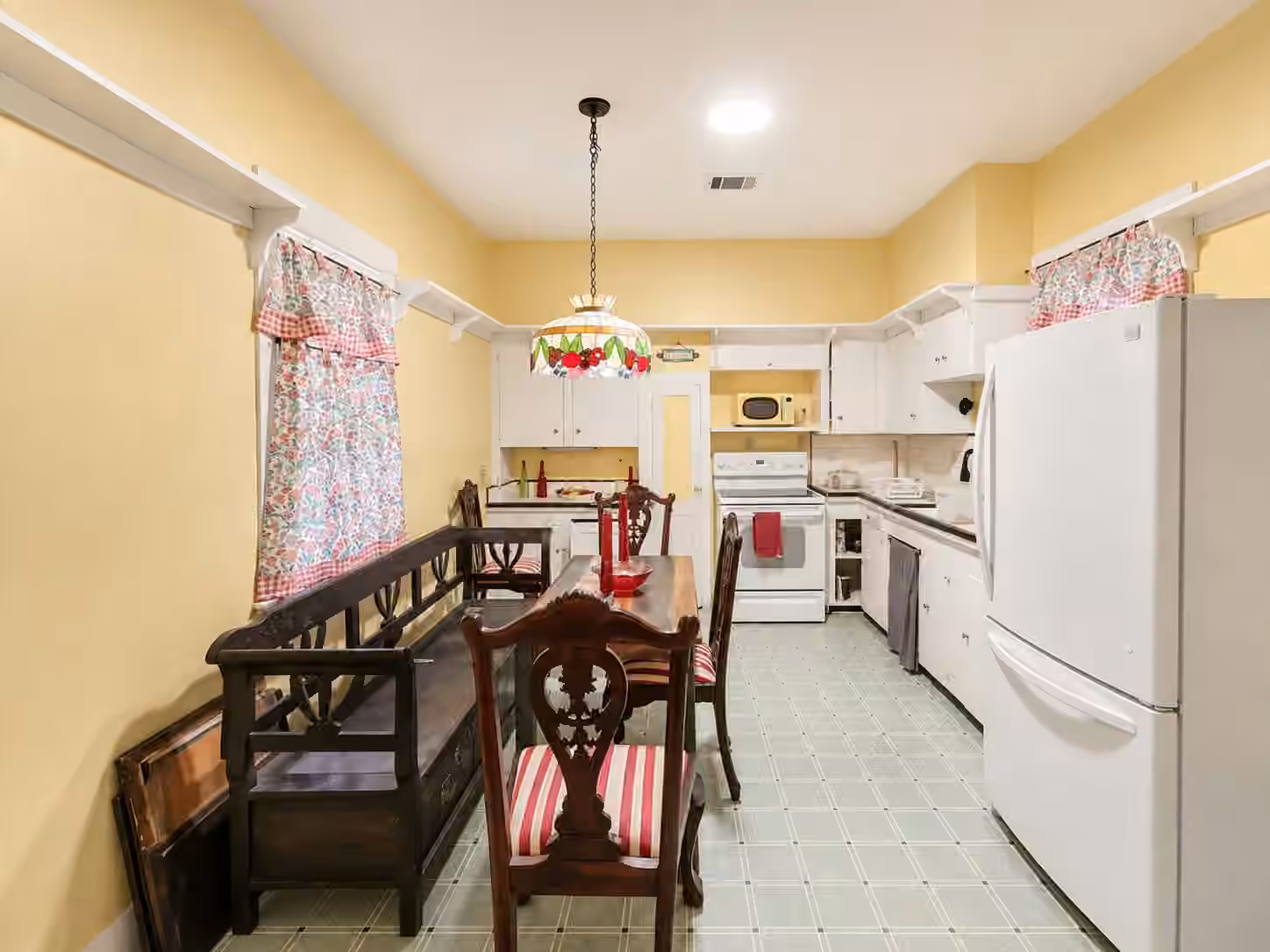 Photo 7 of 1012 W Adoue Street, Alvin, TX