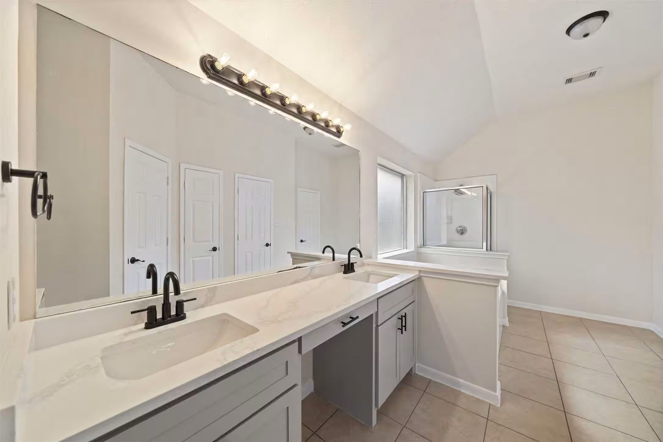 Photo 5 of 10902 Trail Ridge Drive, Houston, TX
