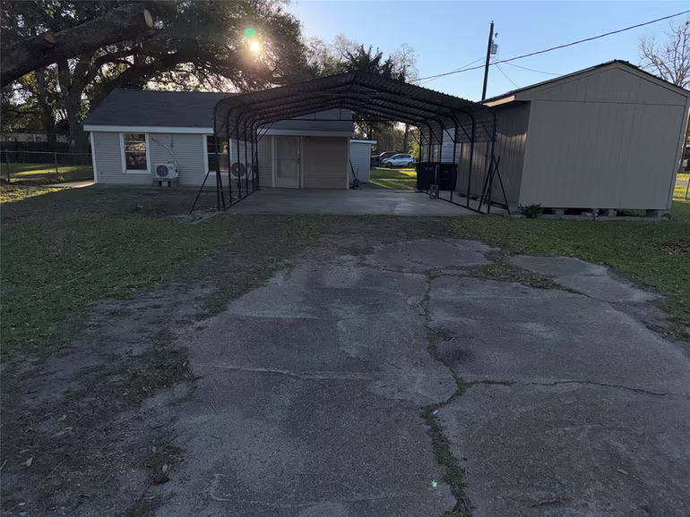 Photo 2 of 406 S 7th Street, Alvin, TX