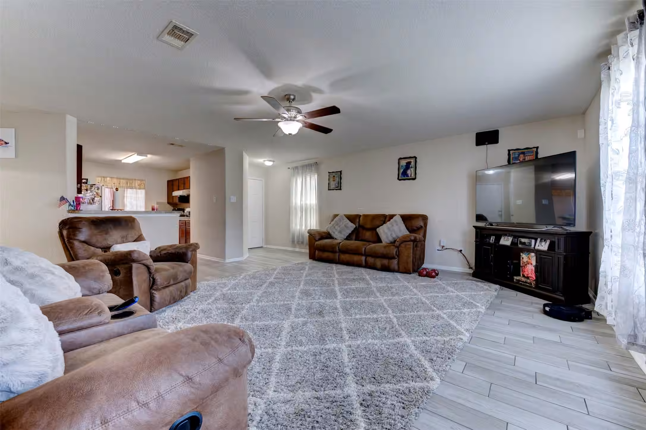 Photo 7 of 11027 E Fall Fern Circle, Houston, TX