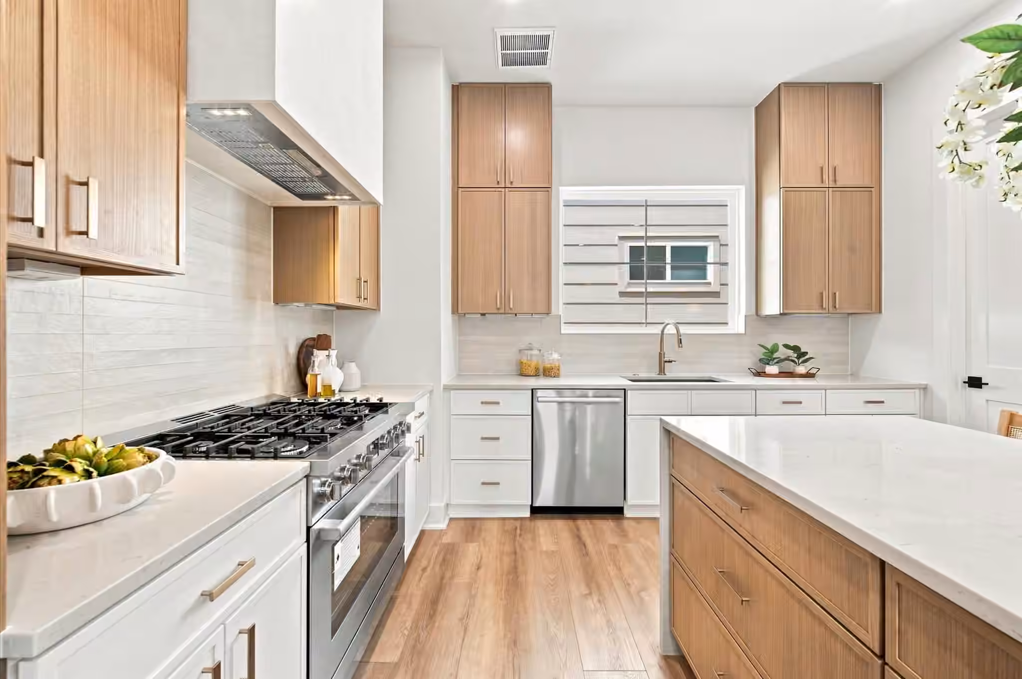 Photo 4 of 1107 E 24th Street, Houston, TX
