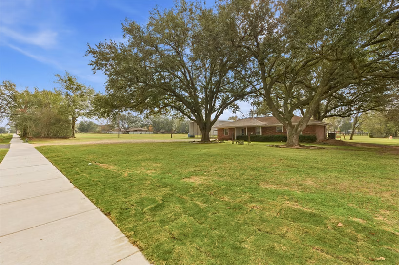 Photo 4 of 31921 Waller Tomball Road, Waller, TX