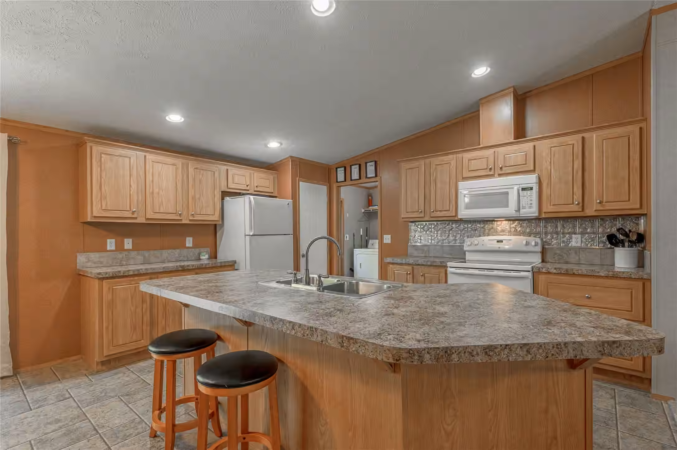 Photo 4 of 221 Chestnut Bend, Huntsville, TX