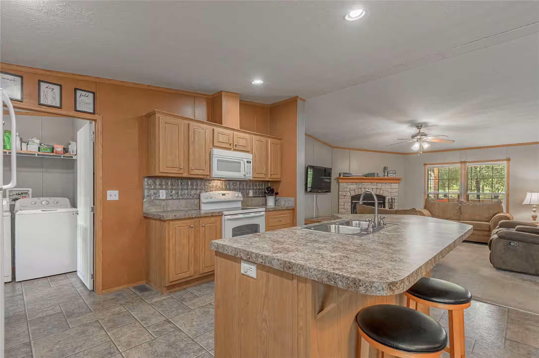 Photo 5 of 221 Chestnut Bend, Huntsville, TX
