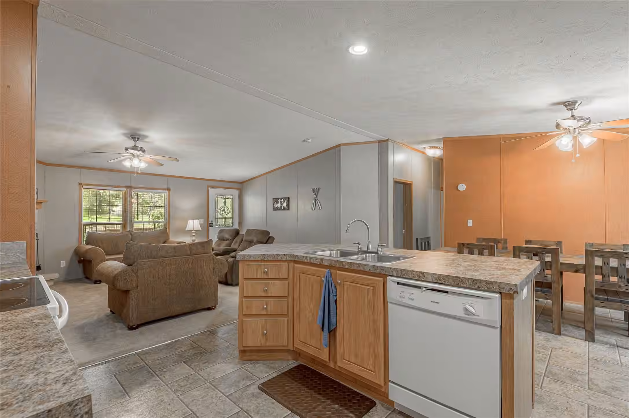 Photo 6 of 221 Chestnut Bend, Huntsville, TX
