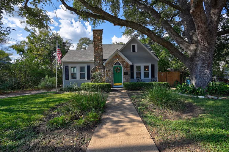 Photo of 103 E Val Verde Street, Brenham, TX 77833