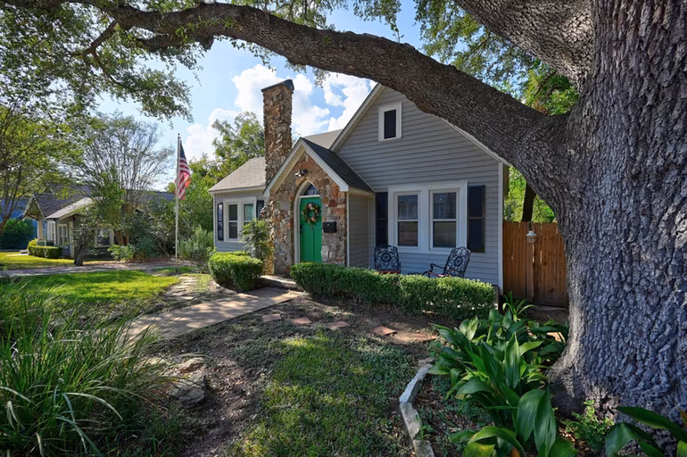 Photo 2 of 103 E Val Verde Street, Brenham, TX