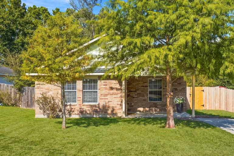 Photo 3 of 8836 E Buffalo Circle, Willis, TX
