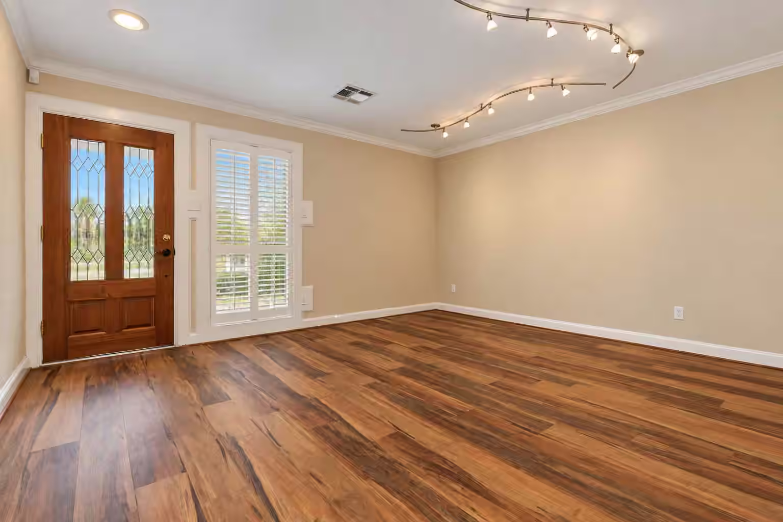 Photo 4 of 814 James Street, Deer Park, TX