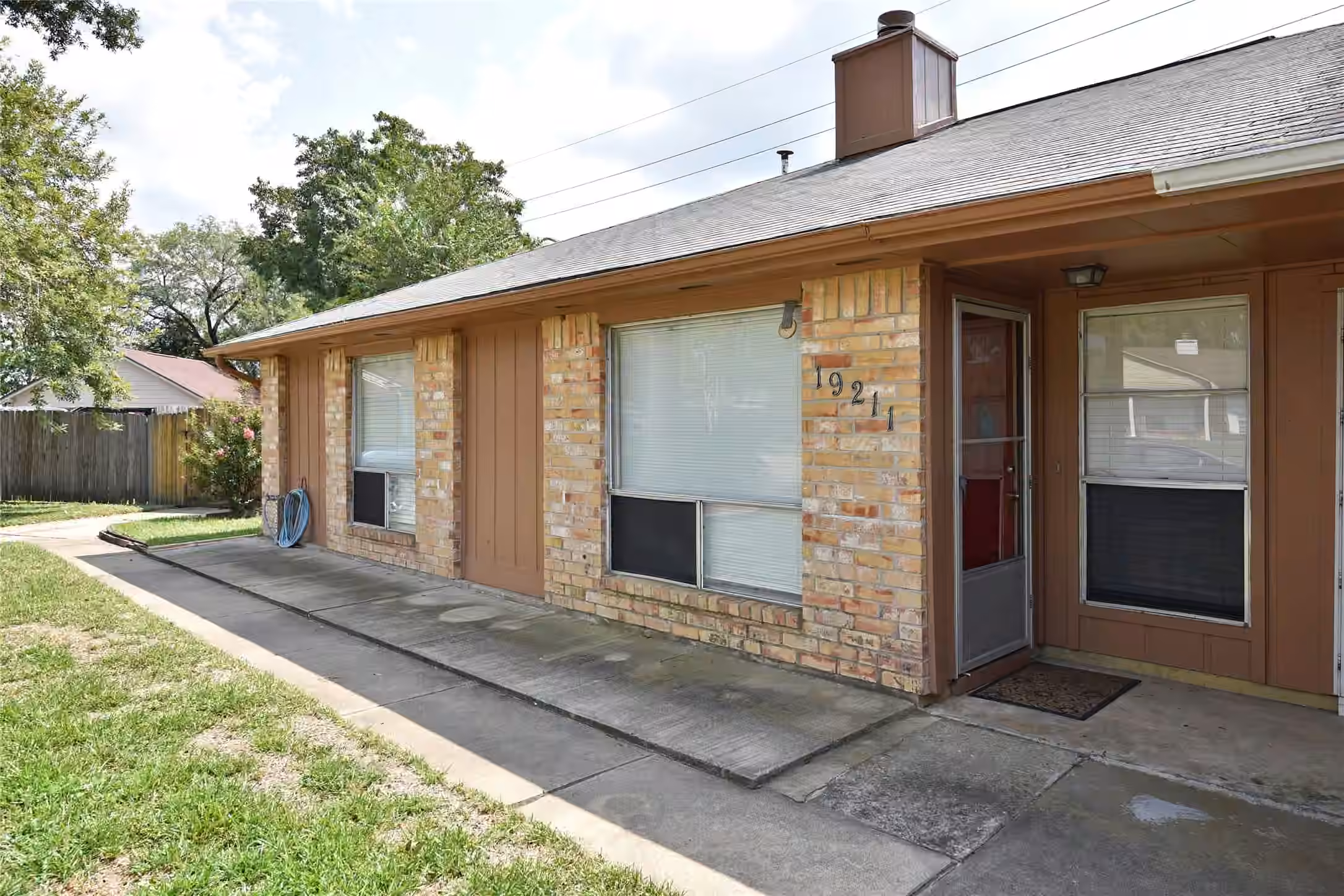 Photo 2 of 19211 Lazy Valley Drive, Katy, TX