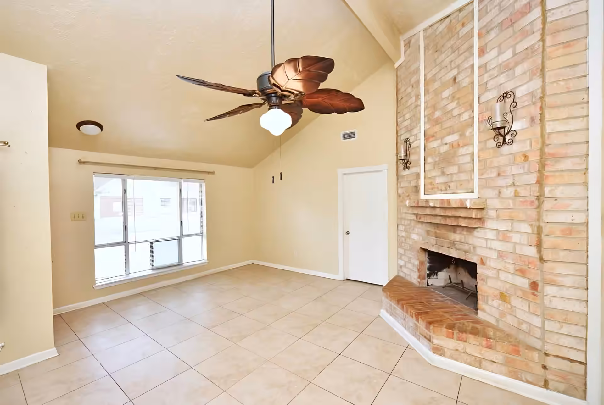 Photo 3 of 19211 Lazy Valley Drive, Katy, TX