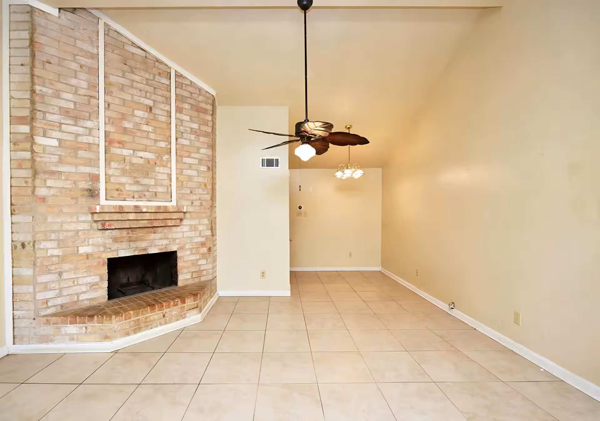 Photo 5 of 19211 Lazy Valley Drive, Katy, TX