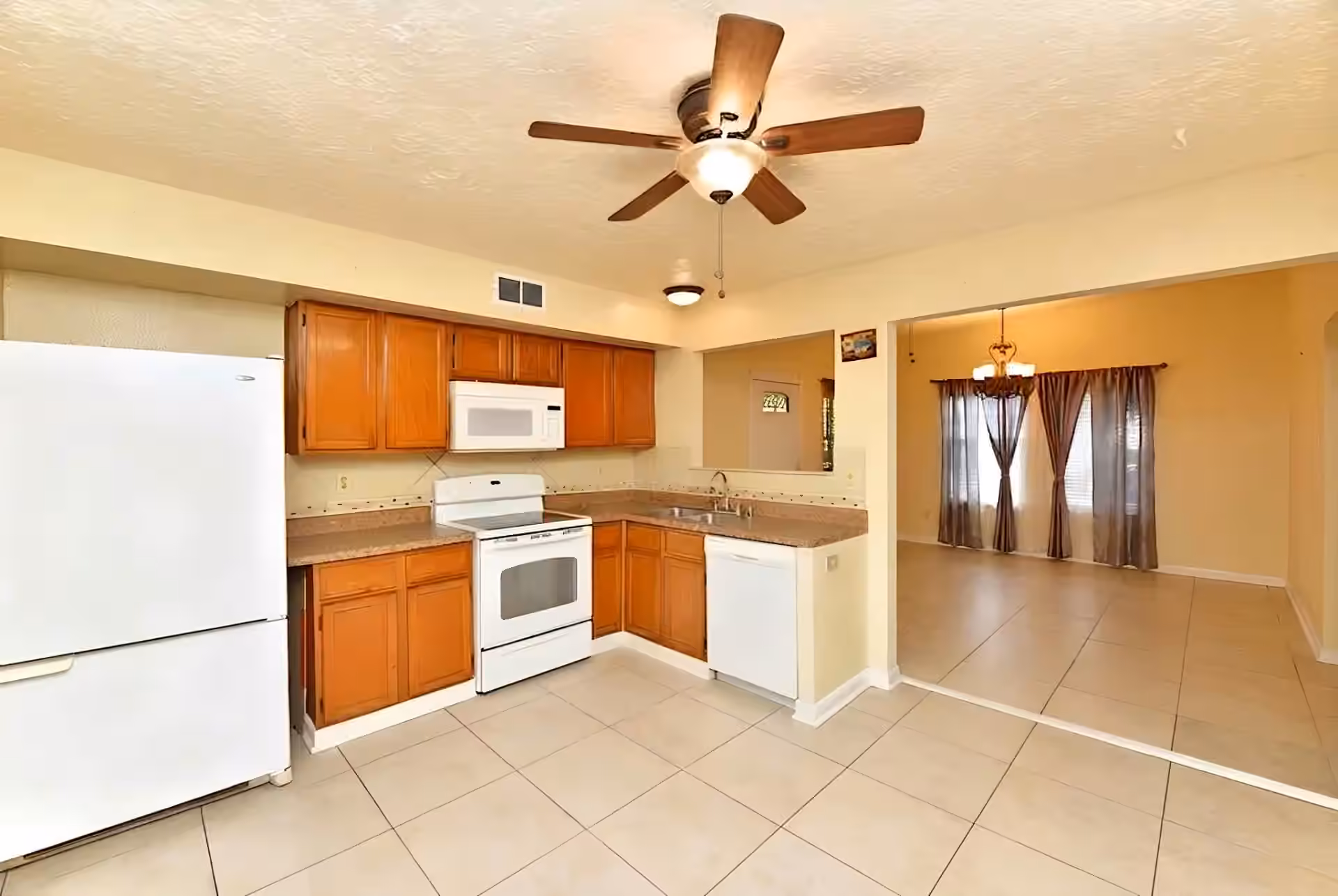 Photo 7 of 19211 Lazy Valley Drive, Katy, TX