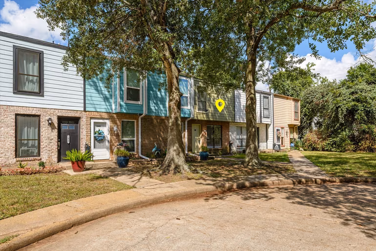 Photo 2 of 2425 Miramar Court 2425, Seabrook, TX