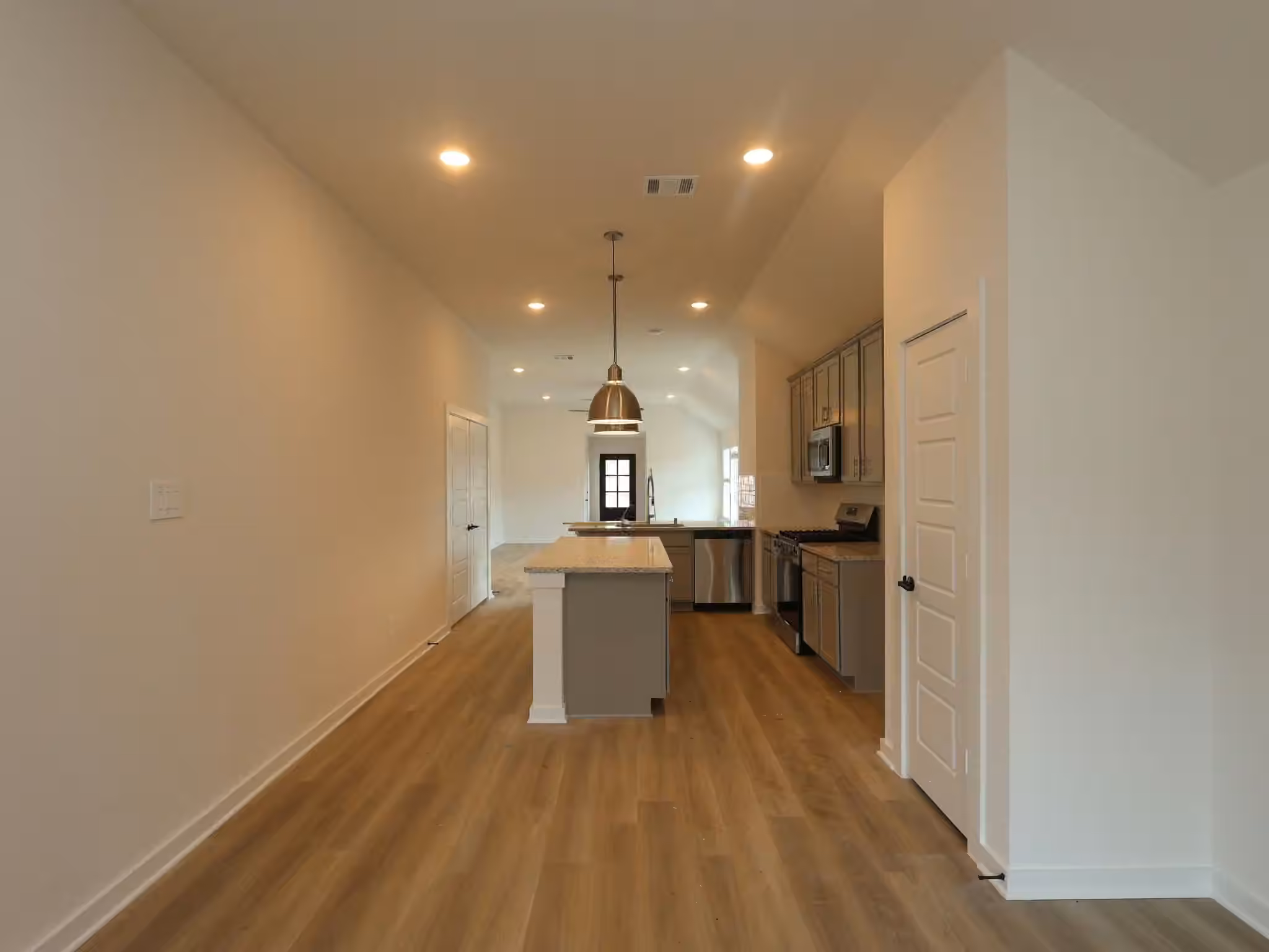 Photo 4 of 10228 Burton Path, Montgomery, TX