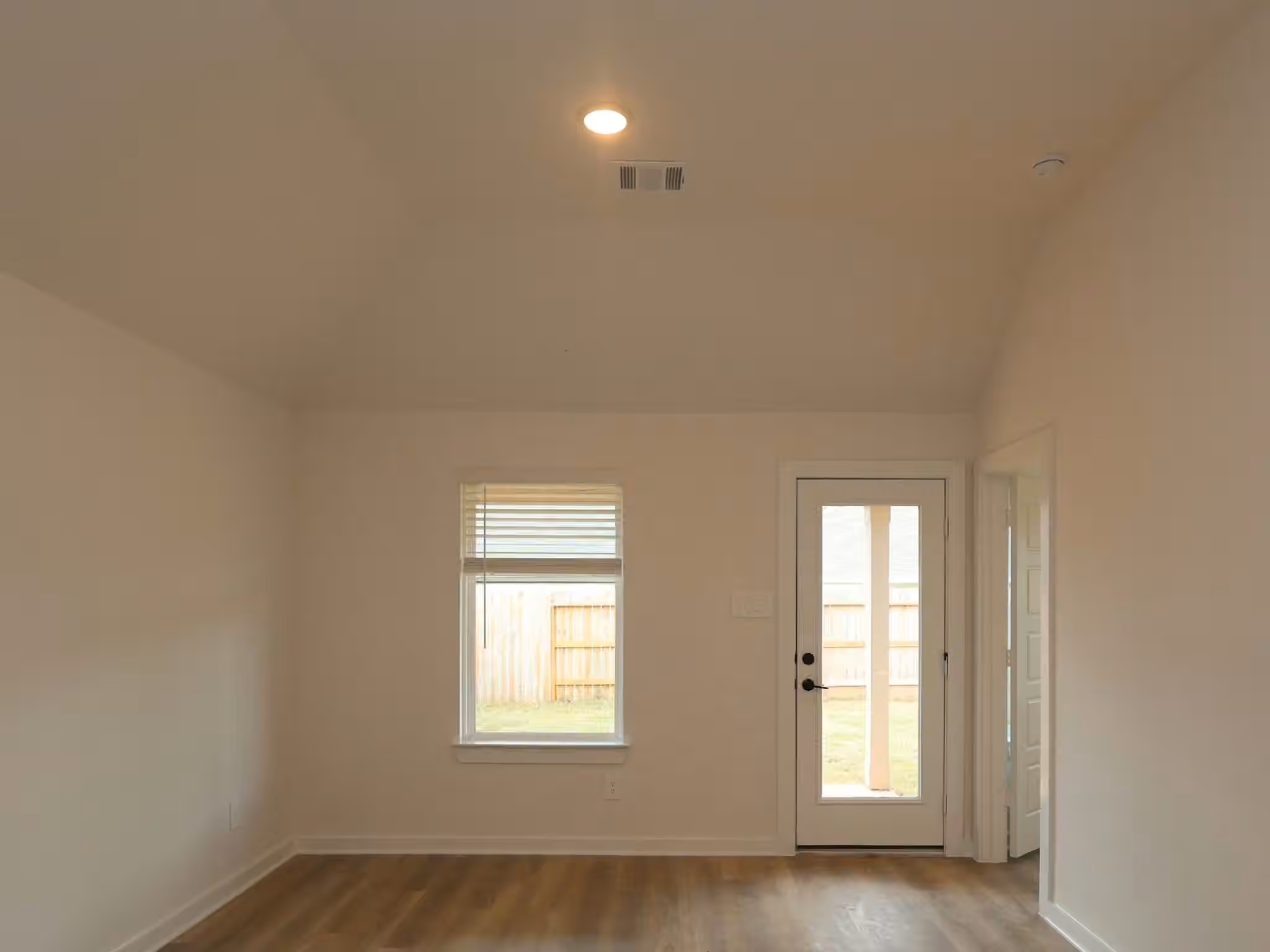 Photo 5 of 10228 Burton Path, Montgomery, TX