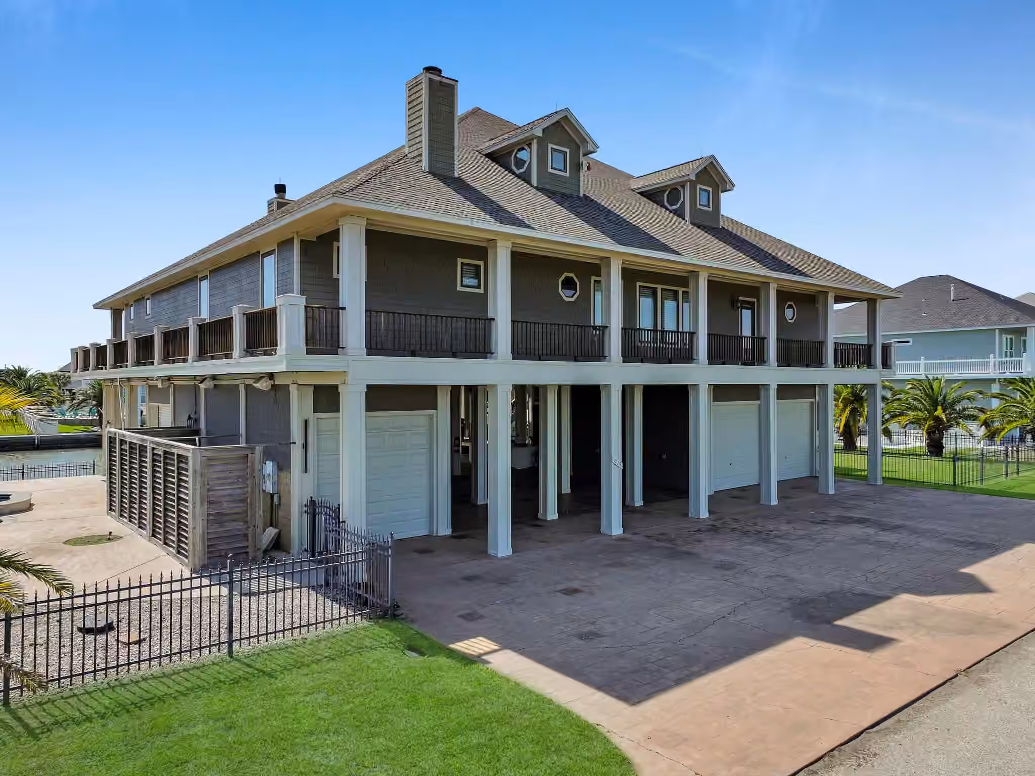Photo 4 of 1239 Lagoon Drive, Crystal Beach, TX