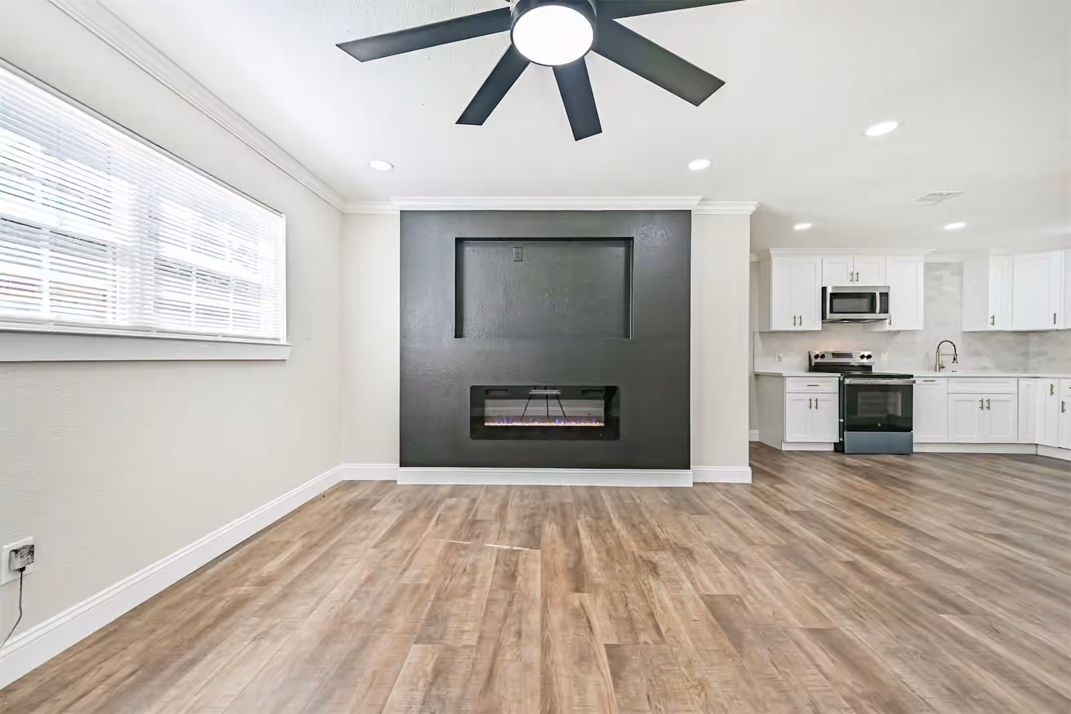 Photo 3 of 5622 Canterway Drive, Houston, TX
