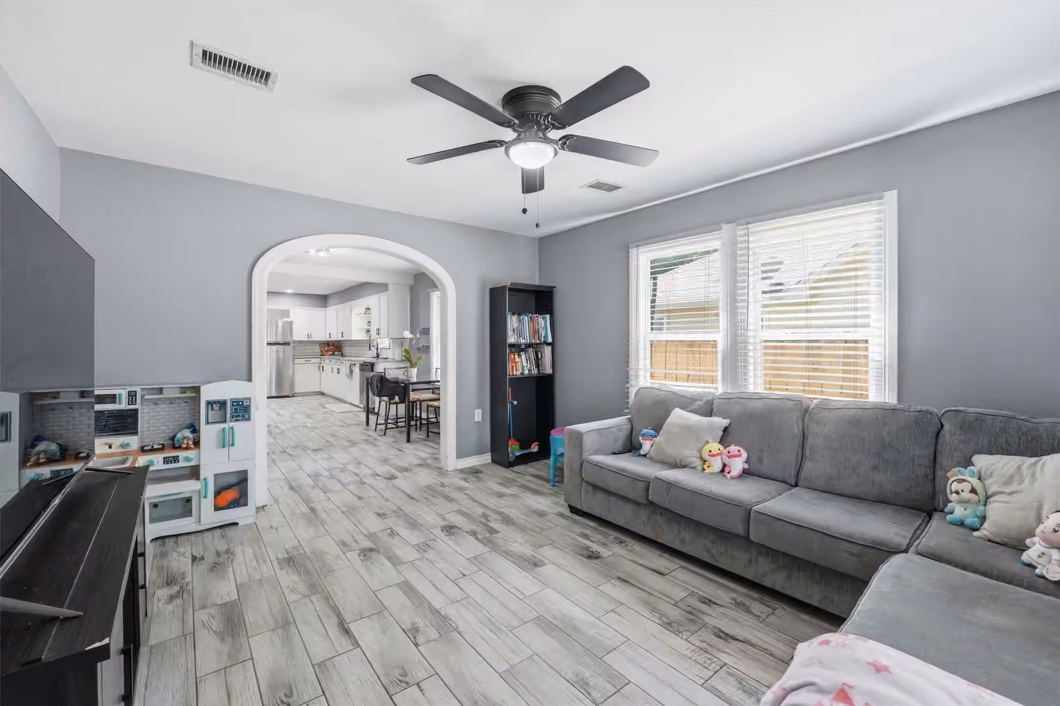 Photo 2 of 9330 E Avenue L, Houston, TX